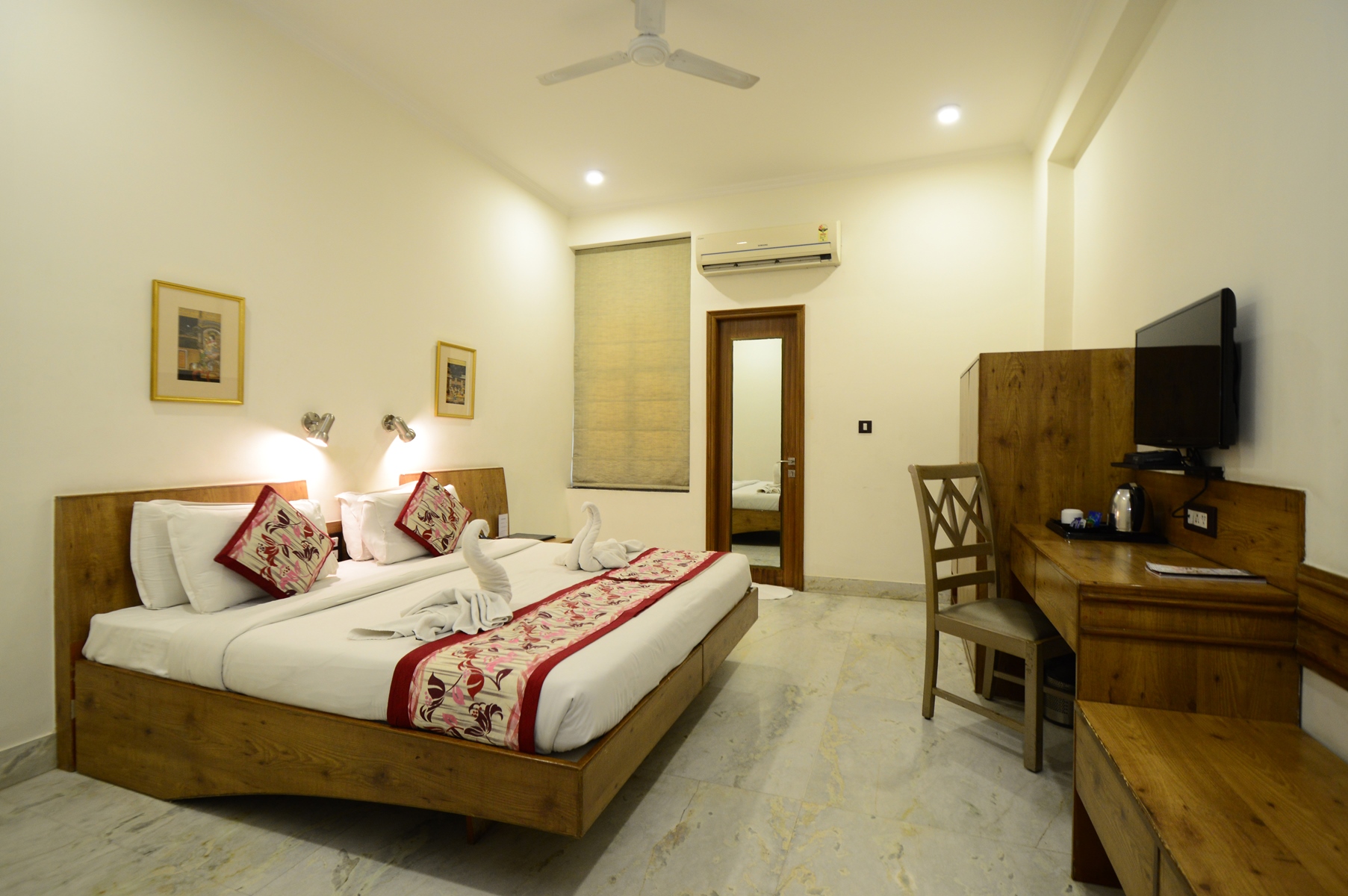 Deluxe Room gallery 2