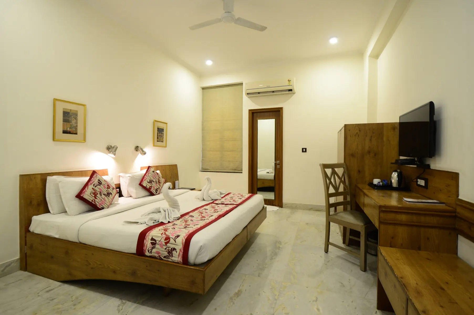 Deluxe Room gallery 2