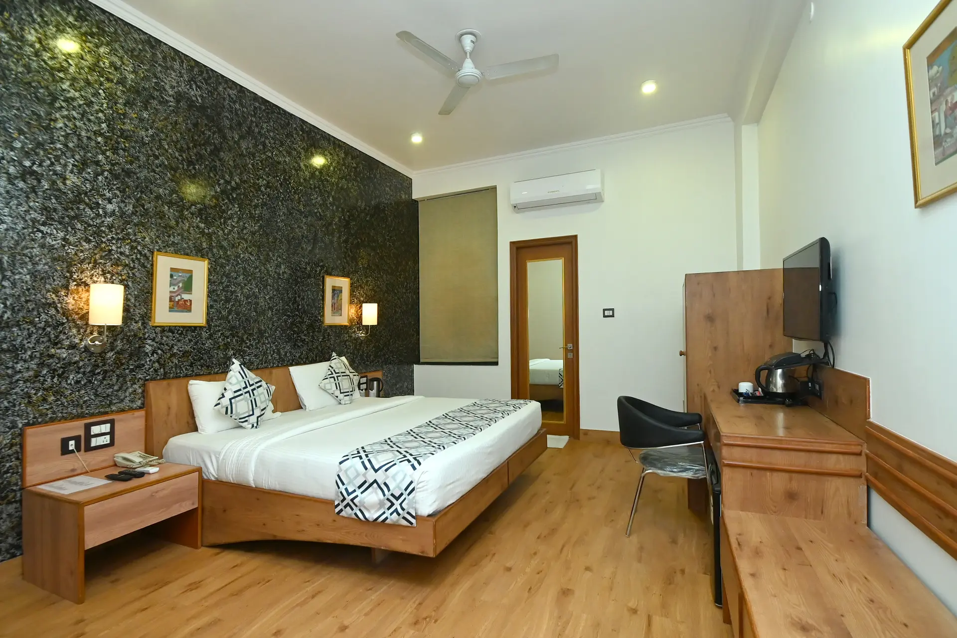 Super Deluxe Room