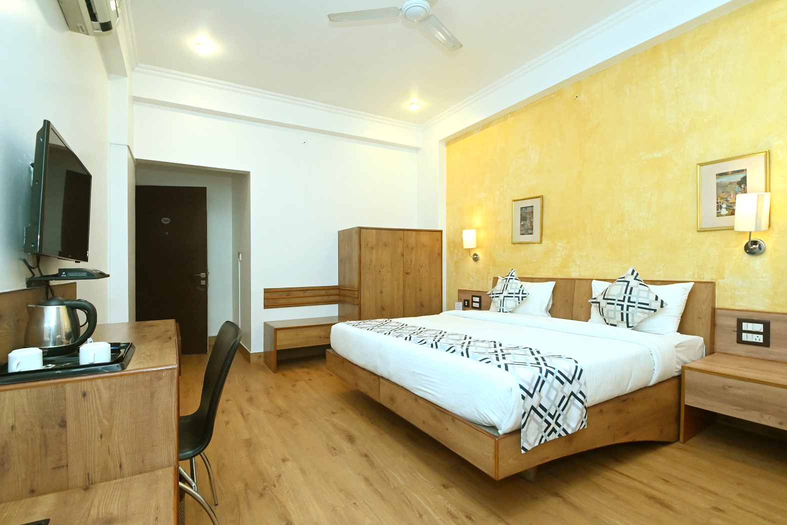 Signature Double Room gallery 2